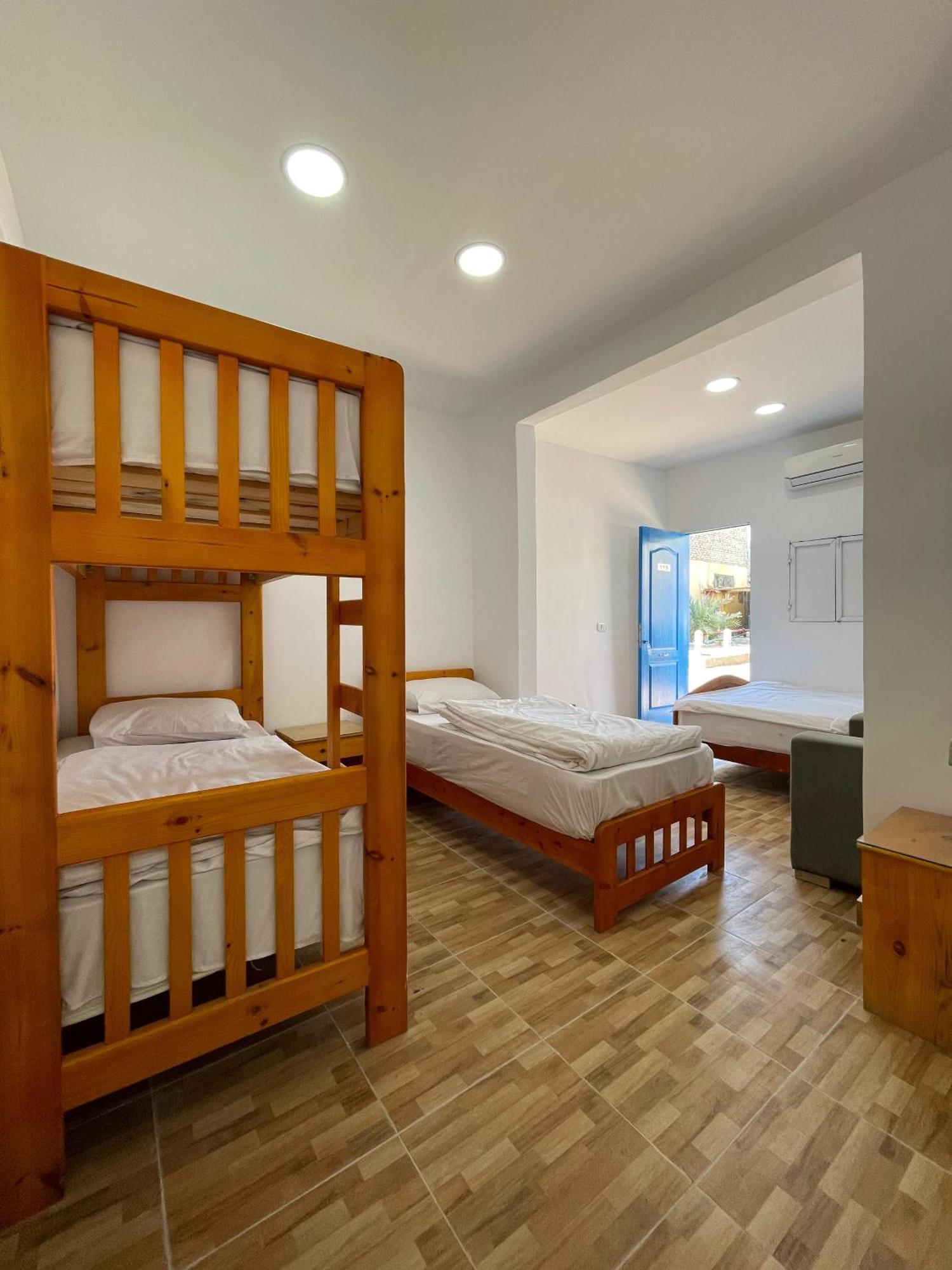 Auski Hostel Дахаб Екстериор снимка
